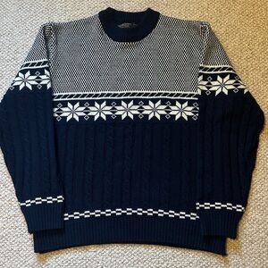 VINTAGE Navy and White Snowflake Ski/Christmas Sweater-L